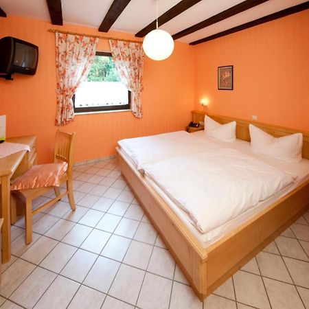 Gasthaus Zur Wolfsschlucht Hotel Sugenheim Buitenkant foto